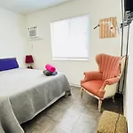 Apt 202 Near Cruise Port, 5 Min To Downtown, 4 Min To Trains, 14Min To Airp